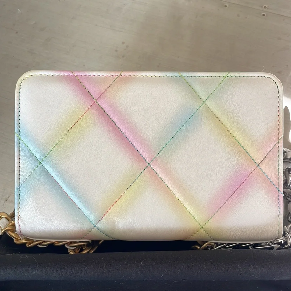 Chanel 22p rare wallet on chain crossbody bag multi color pastel white pink - Picture 5 of 11